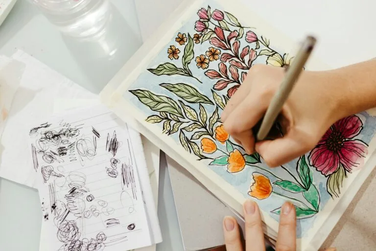 personne qui dessine art-thérapie